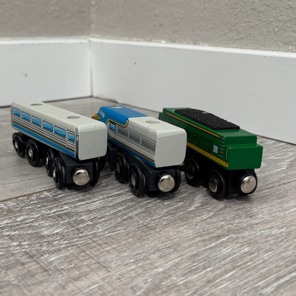 Set of Wooden Magnet Trains - Picture 4 of 8